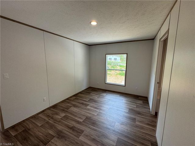 5787 Davis Road, Walkertown, NC 27051