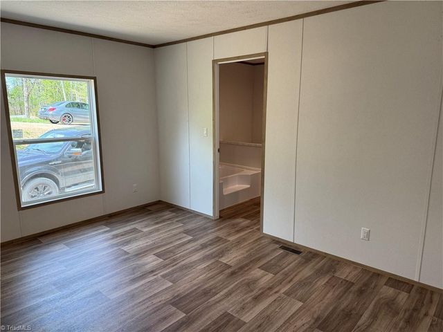 5787 Davis Road, Walkertown, NC 27051