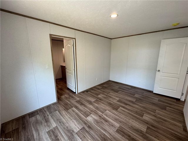 5787 Davis Road, Walkertown, NC 27051