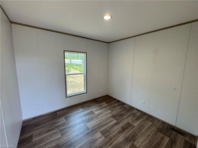 5787 Davis Road, Walkertown, NC 27051