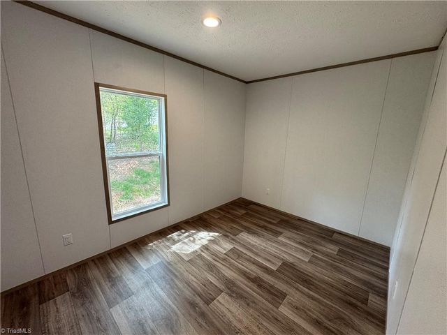 5787 Davis Road, Walkertown, NC 27051