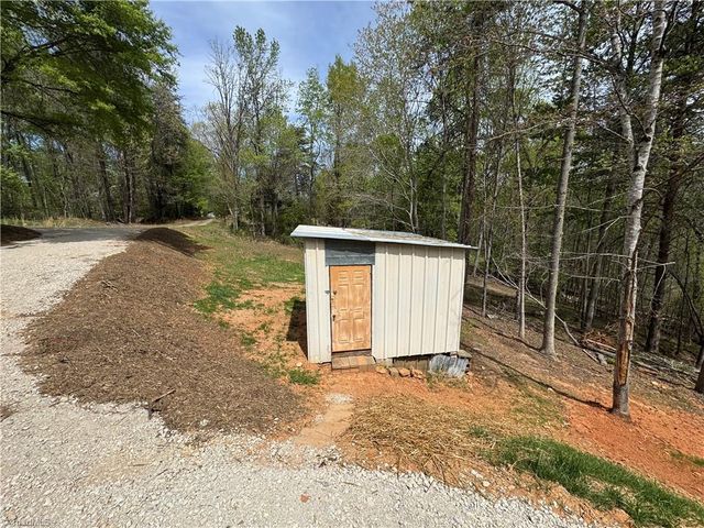 5787 Davis Road, Walkertown, NC 27051