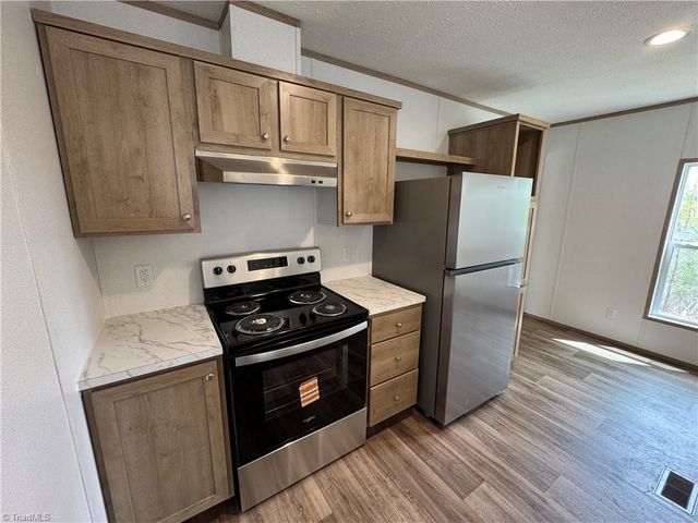 5787 Davis Road, Walkertown, NC 27051