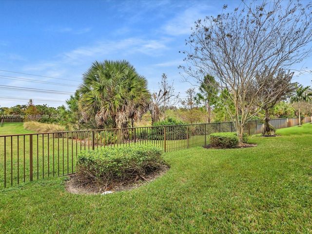 6447 Osprey Landing St, Davie, FL 33314