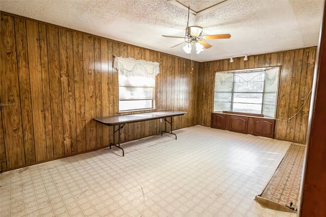 205 Bonham Street, Nocona, TX 76255