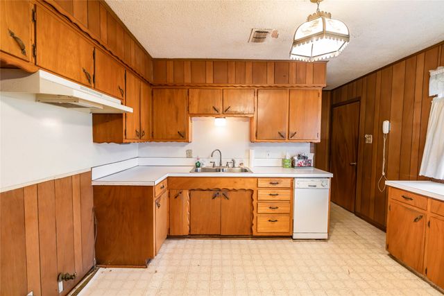 205 Bonham Street, Nocona, TX 76255