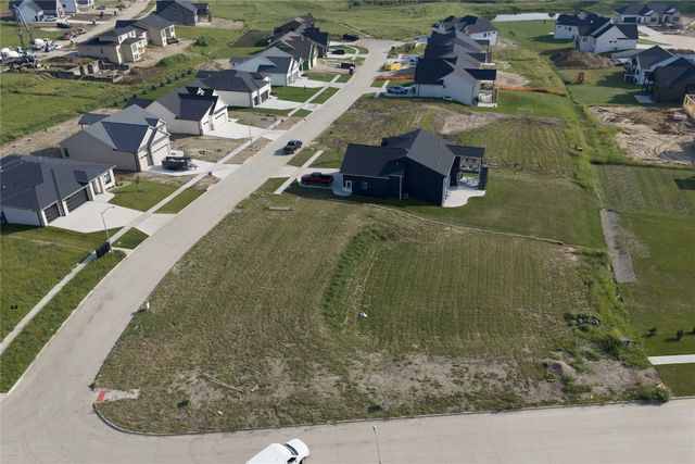 1313 S Lotus Place, West Des Moines, IA 50266