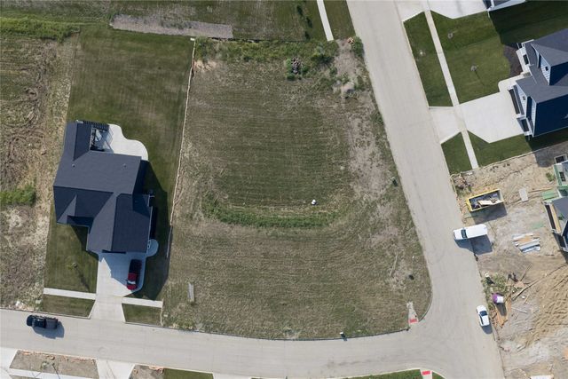 1313 S Lotus Place, West Des Moines, IA 50266