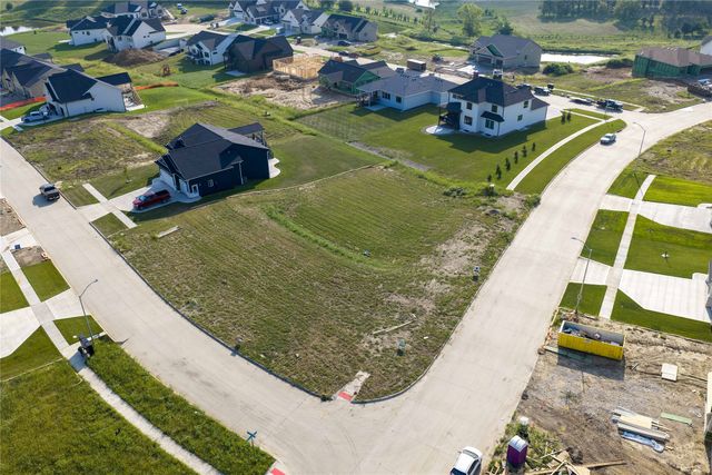 1313 S Lotus Place, West Des Moines, IA 50266