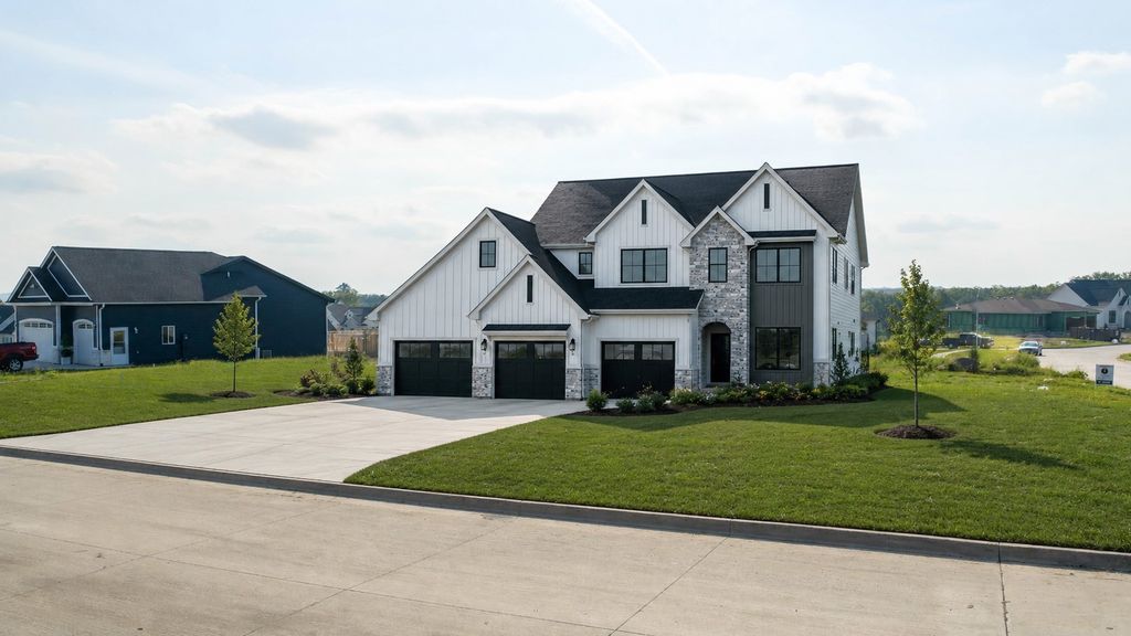 1313 S Lotus Place, West Des Moines, IA 50266