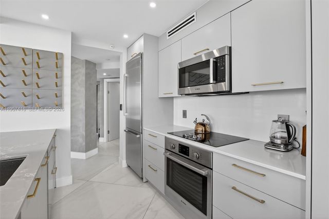 1000 W Island Blvd 1009, Aventura, FL 33160