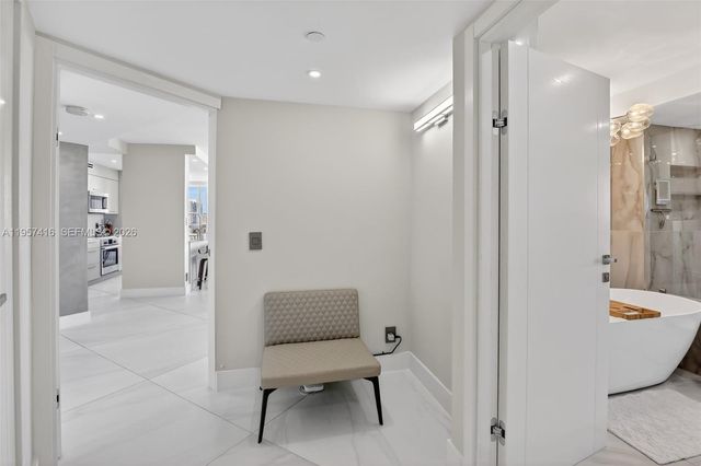 1000 W Island Blvd 1009, Aventura, FL 33160