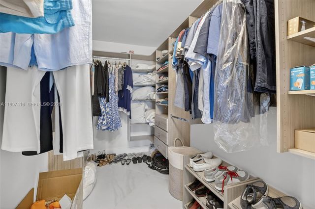 1000 W Island Blvd 1009, Aventura, FL 33160