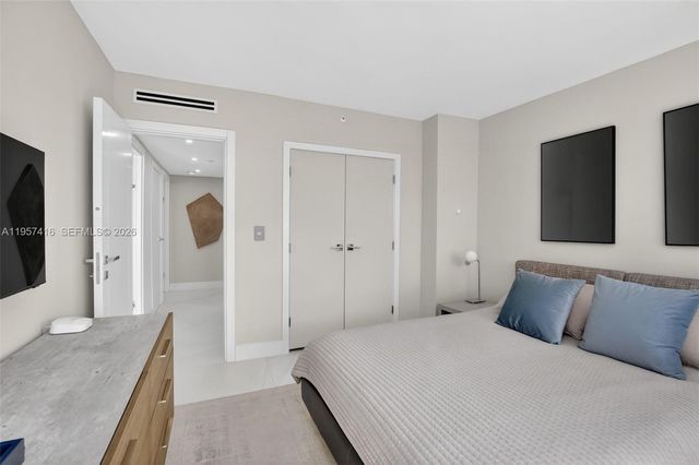 1000 W Island Blvd 1009, Aventura, FL 33160