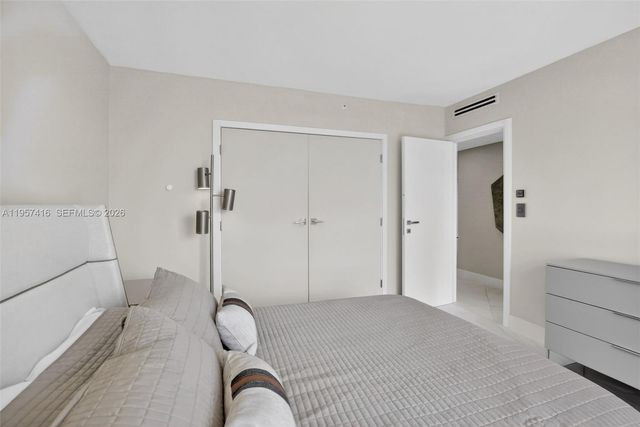 1000 W Island Blvd 1009, Aventura, FL 33160