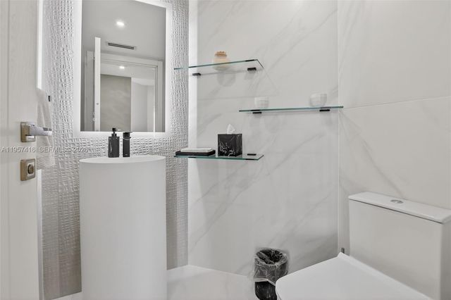 1000 W Island Blvd 1009, Aventura, FL 33160