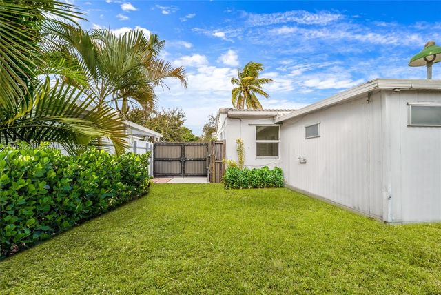 27 Suffolk Ave 0, Hialeah, FL 33010