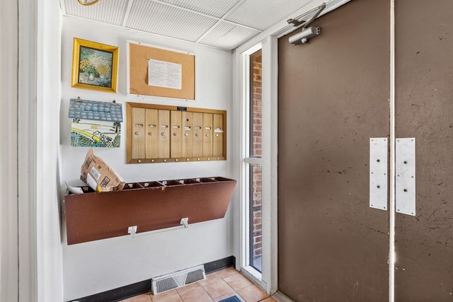 6818 Roberts Drive 6, Woodridge, IL 60517