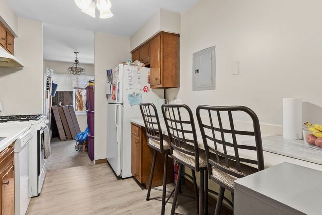 6818 Roberts Drive 6, Woodridge, IL 60517