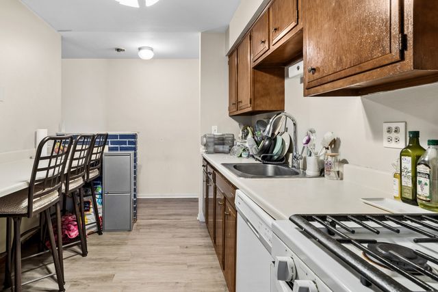 6818 Roberts Drive 6, Woodridge, IL 60517