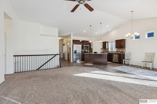 8006 S 190th Street, Omaha, NE 68136