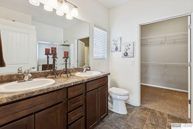 8006 S 190th Street, Omaha, NE 68136