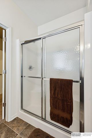 8006 S 190th Street, Omaha, NE 68136