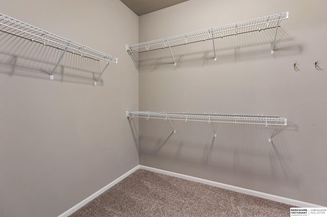 8006 S 190th Street, Omaha, NE 68136