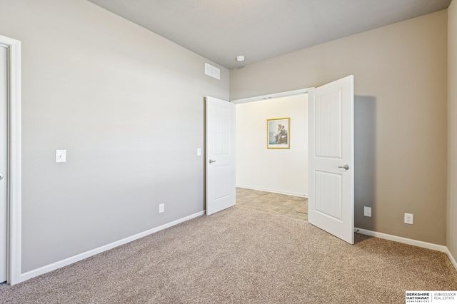 8006 S 190th Street, Omaha, NE 68136