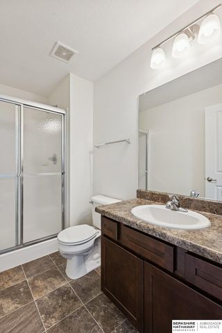 8006 S 190th Street, Omaha, NE 68136