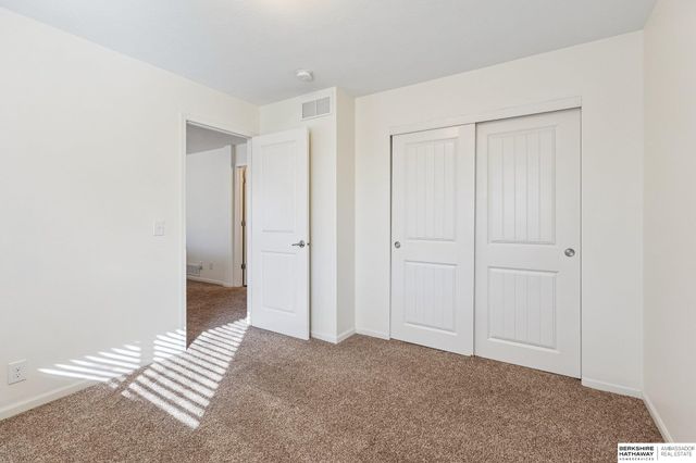 8006 S 190th Street, Omaha, NE 68136