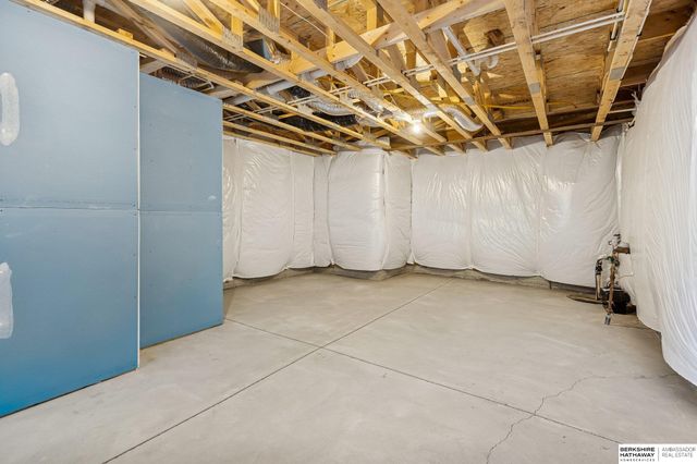 8006 S 190th Street, Omaha, NE 68136