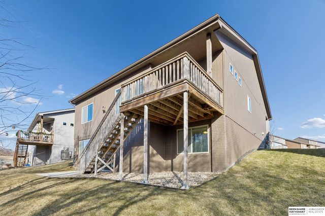 8006 S 190th Street, Omaha, NE 68136