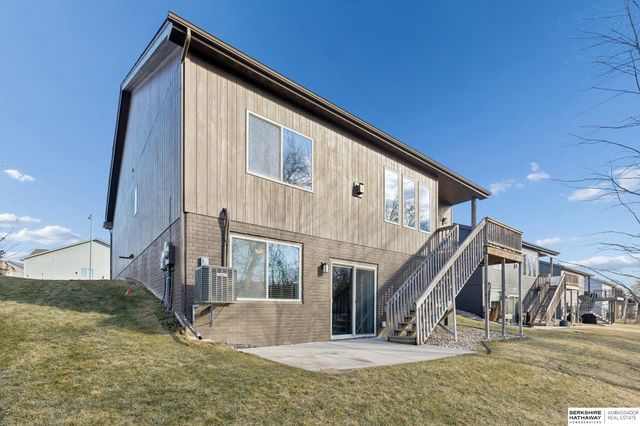 8006 S 190th Street, Omaha, NE 68136