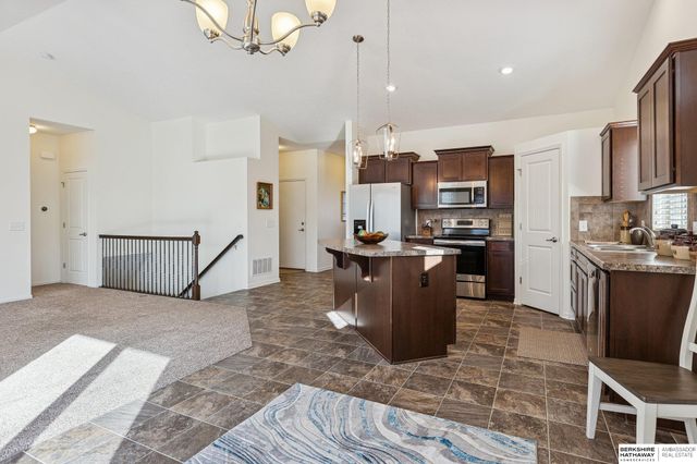 8006 S 190th Street, Omaha, NE 68136