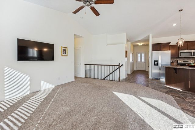 8006 S 190th Street, Omaha, NE 68136