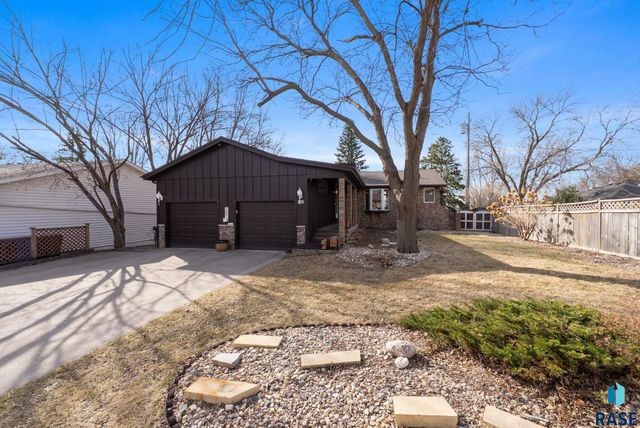 205 E 34th St Street, Sioux Falls, SD 57105
