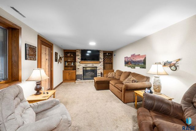 205 E 34th St Street, Sioux Falls, SD 57105