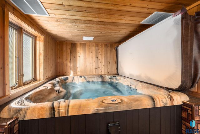 205 E 34th St Street, Sioux Falls, SD 57105