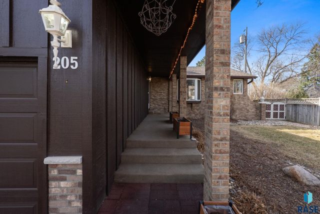 205 E 34th St Street, Sioux Falls, SD 57105