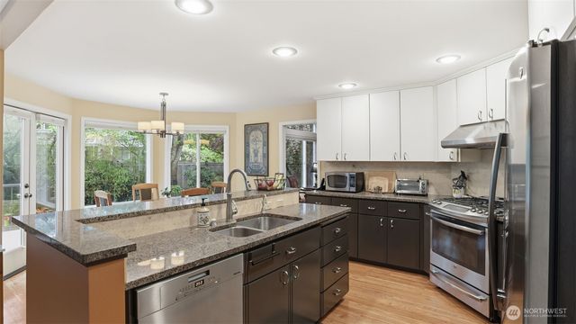 25812 SE 41st Street, Sammamish, WA 98029