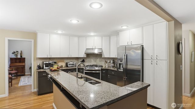 25812 SE 41st Street, Sammamish, WA 98029
