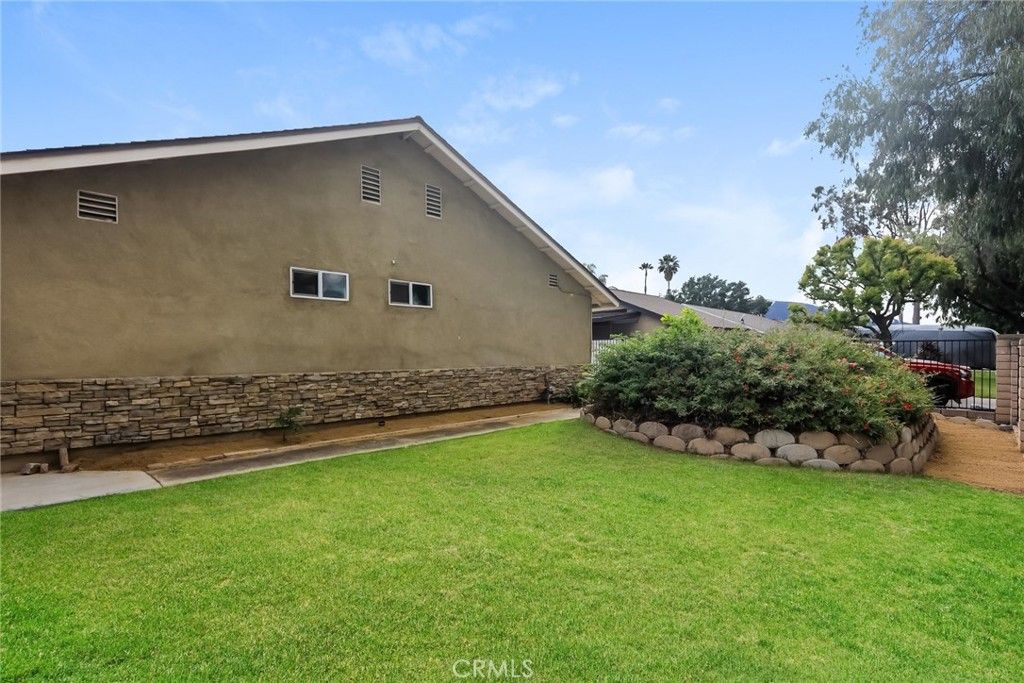 Image 20 of property listing at 2150 S Buena Vista, Corona, CA 92882