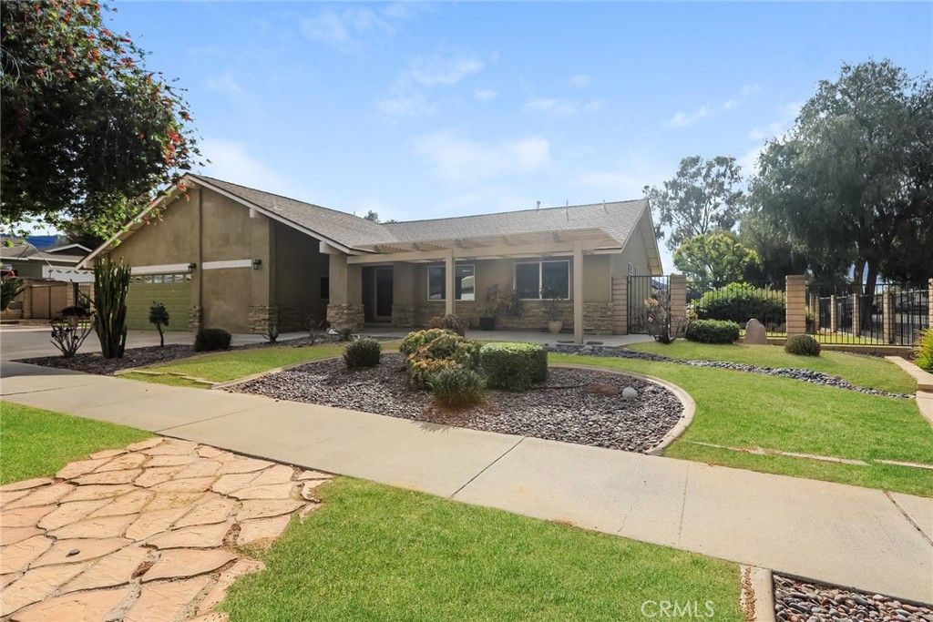 Image 2 of property listing at 2150 S Buena Vista, Corona, CA 92882