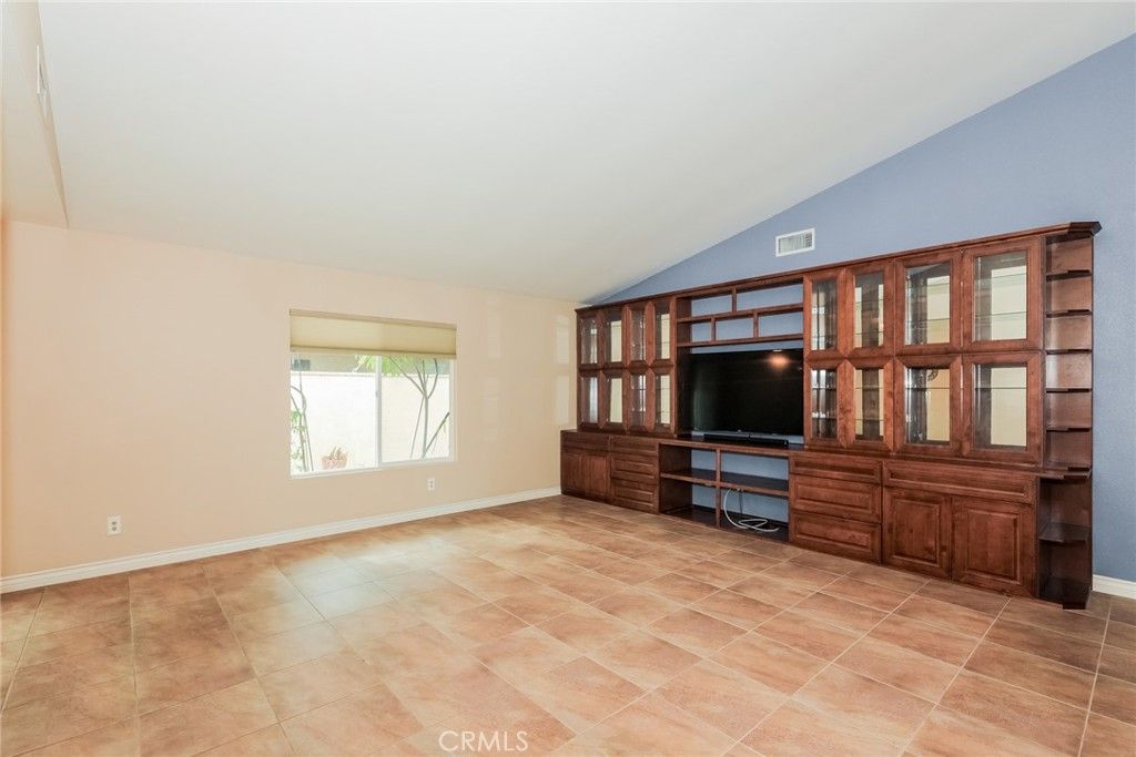 Image 3 of property listing at 2150 S Buena Vista, Corona, CA 92882