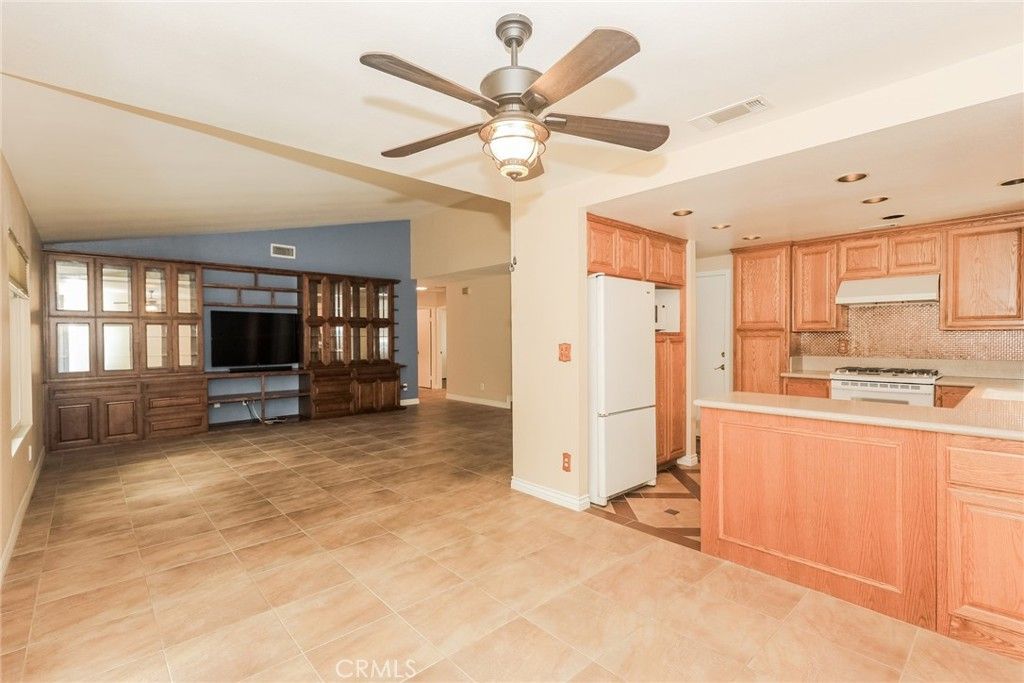 Image 6 of property listing at 2150 S Buena Vista, Corona, CA 92882