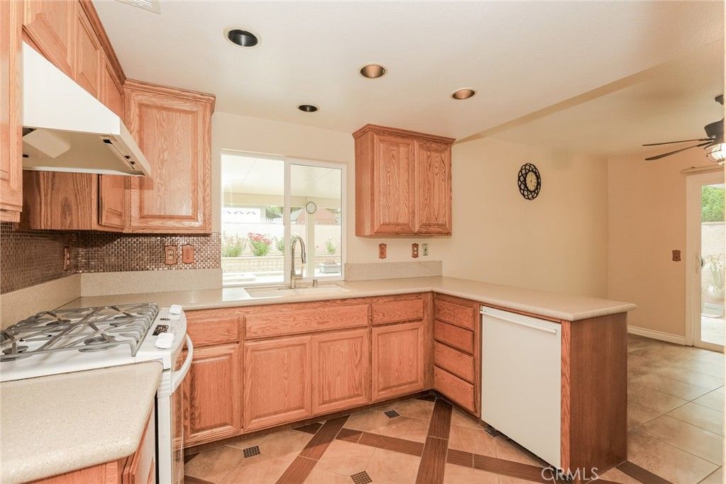 Image 8 of property listing at 2150 S Buena Vista, Corona, CA 92882
