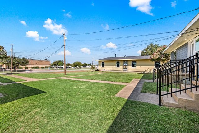 4096 Merida Avenue, Fort Worth, TX 76110
