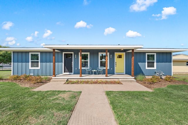 4096 Merida Avenue, Fort Worth, TX 76110