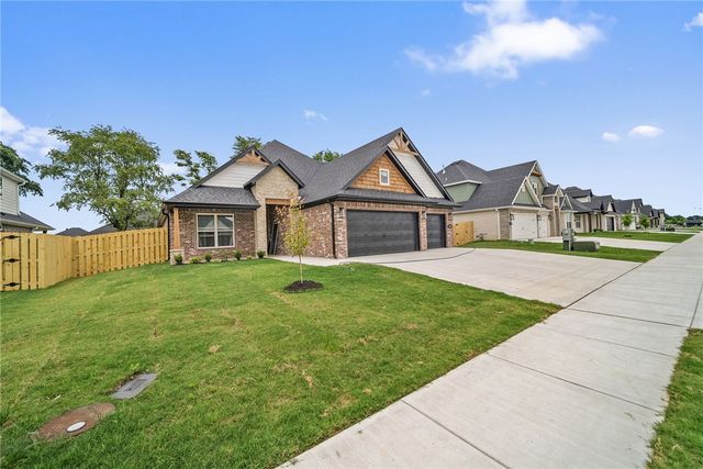 1400 Josephine Drive, Centerton, AR 72719